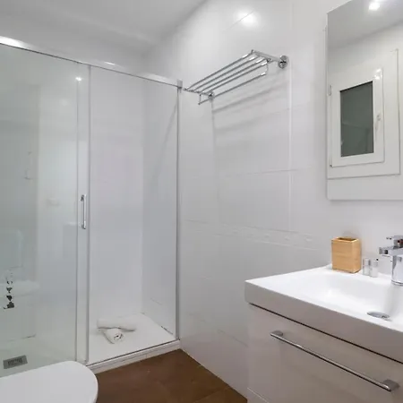 Acogedor De 2 Apartment